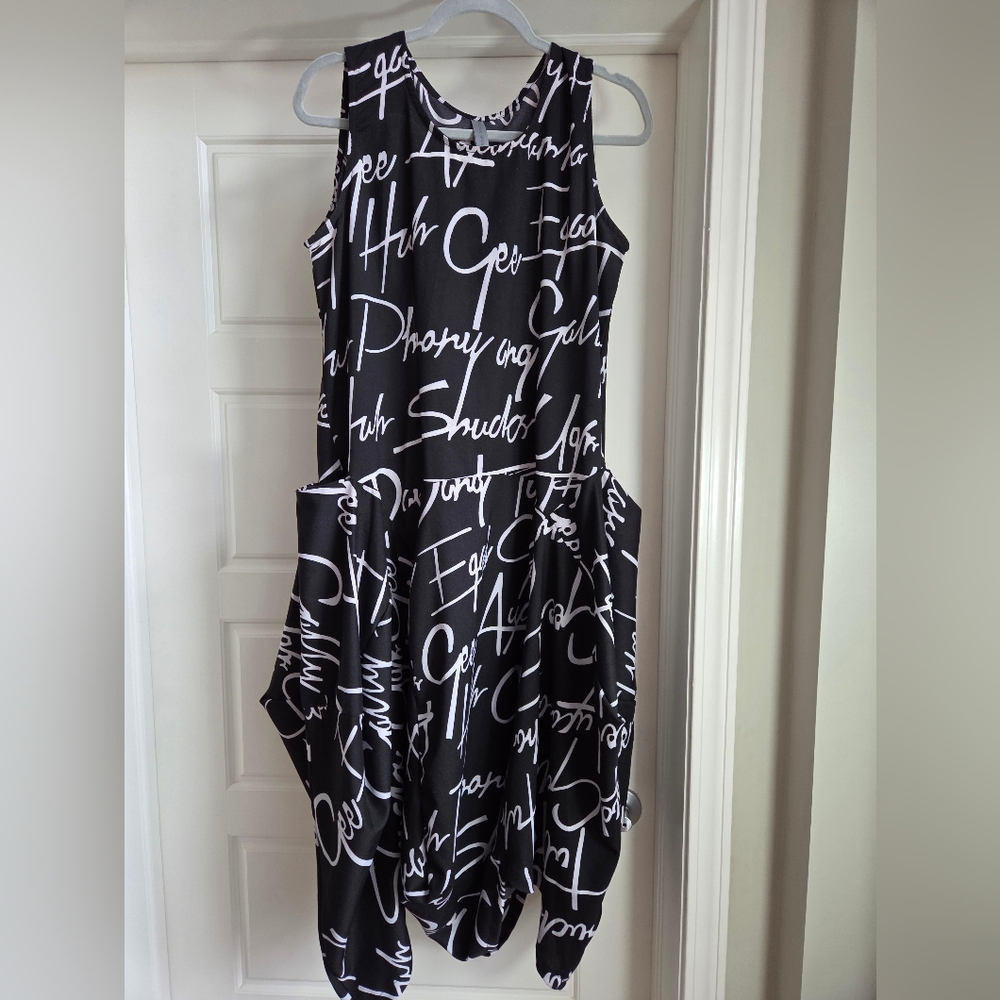 Black and White Graphic‎ Print Dress